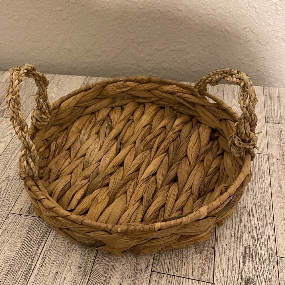 Woven basket tray 10 inches